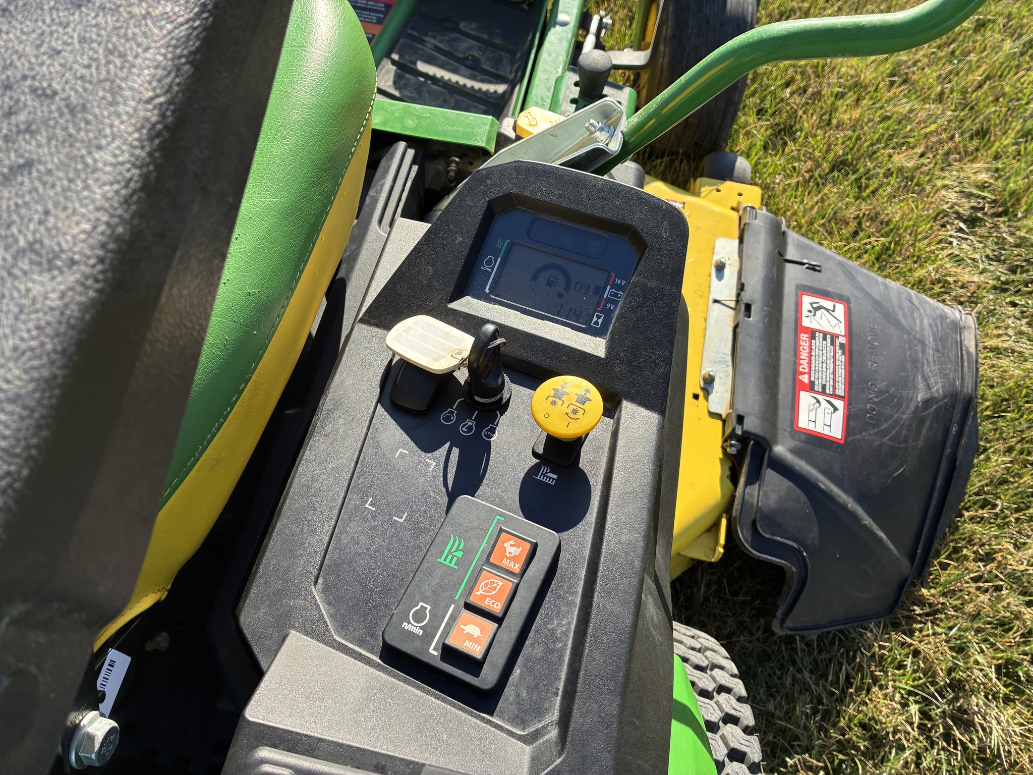  2022 John Deere Z545R at LandMark in Marysville, KS