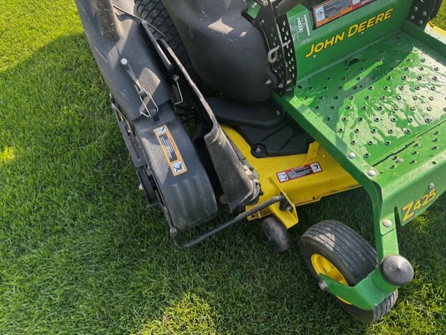 On Lot 2007 John Deere Z425 at Tri County Equipment Sandusky, MI