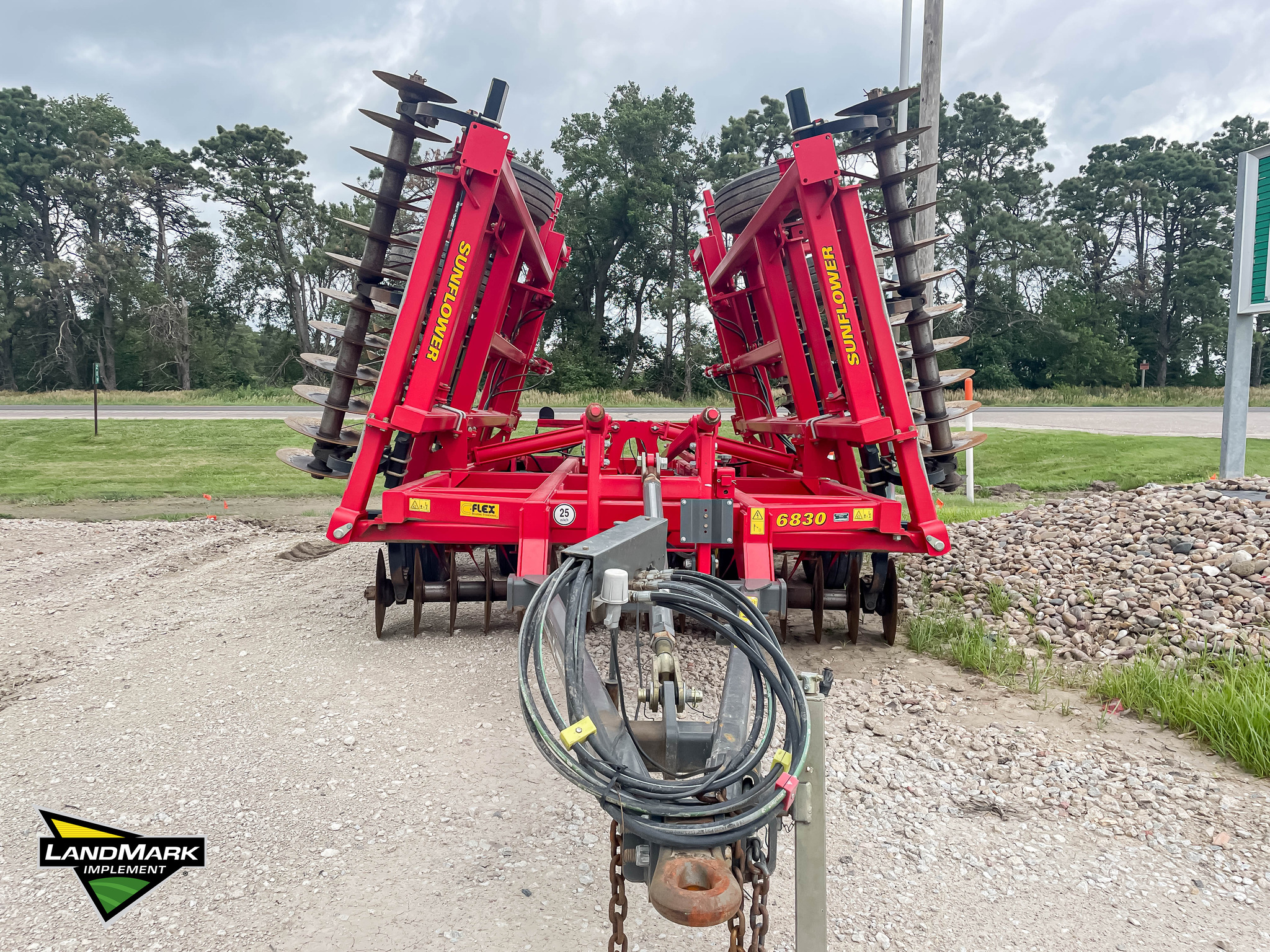  2021 Sunflower 6830-25 at LandMark in Minden, NE