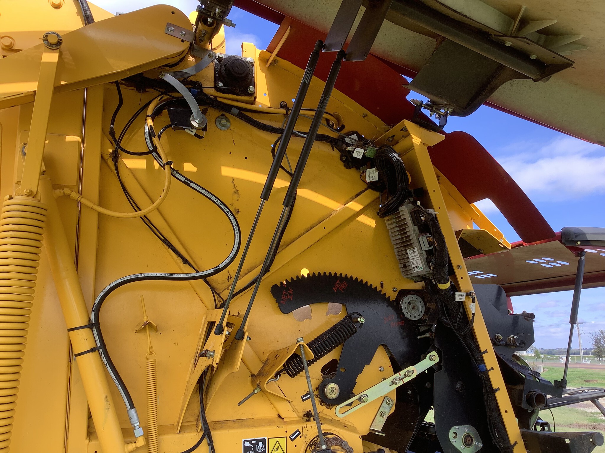 2023 NEW HOLLAND Rollbelt 560 at LandMark in Beatrice, NE