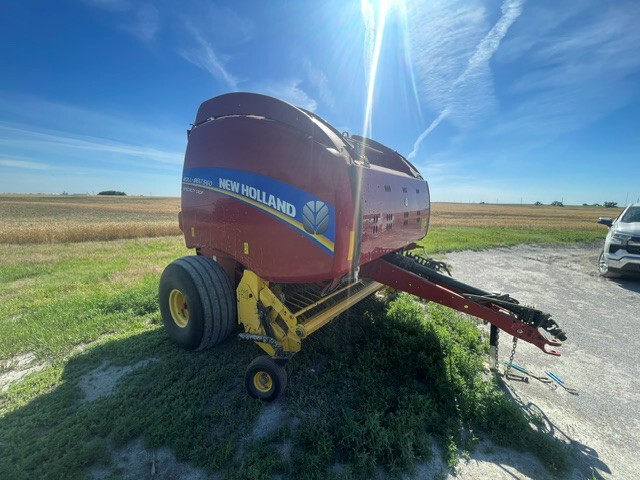  2014 NEW HOLLAND Rollbelt 560 at LandMark in Phillipsburg, KS