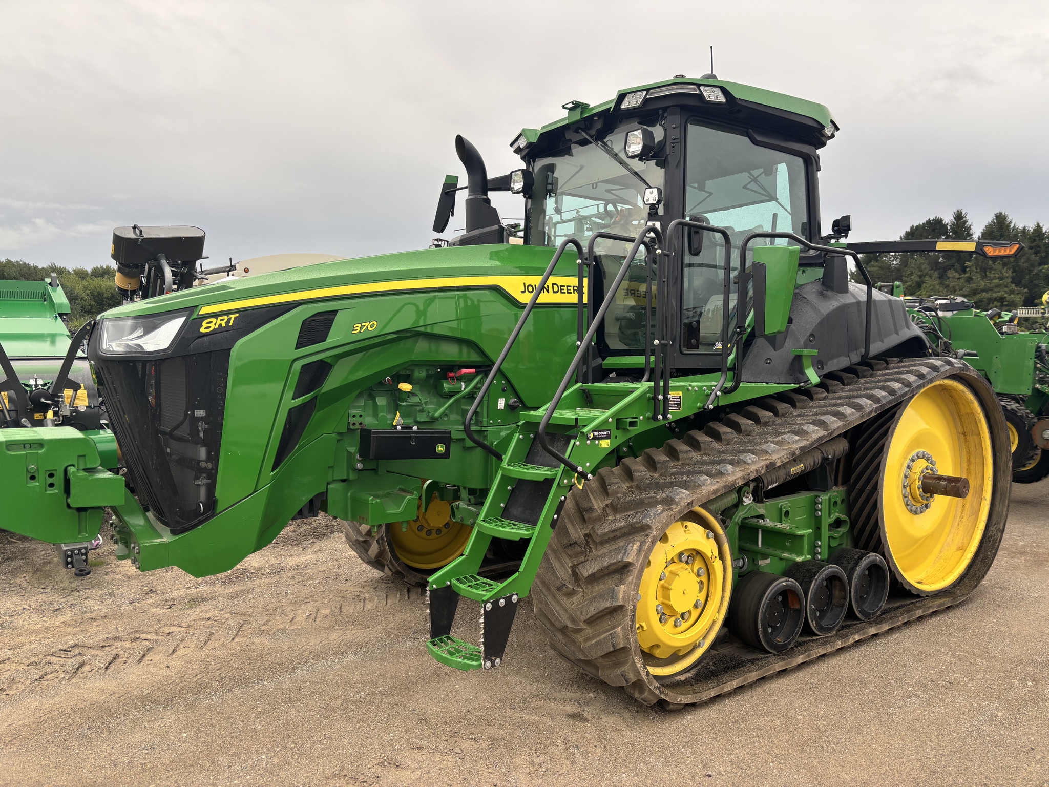 On Lot 2022 John Deere 8RT 370 at Tri County Equipment Sandusky, MI