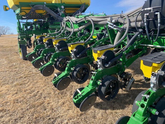  2024 John Deere 1775NT at LandMark in Beatrice, NE