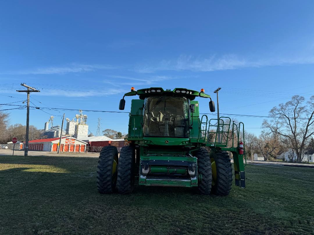 On Lot 2014 John Deere S660 at Tri County Equipment Bad Axe, MI