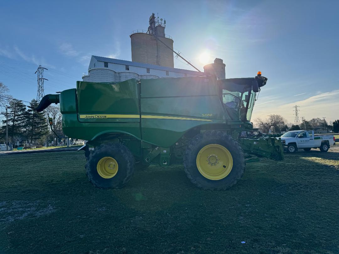 On Lot 2014 John Deere S660 at Tri County Equipment Bad Axe, MI