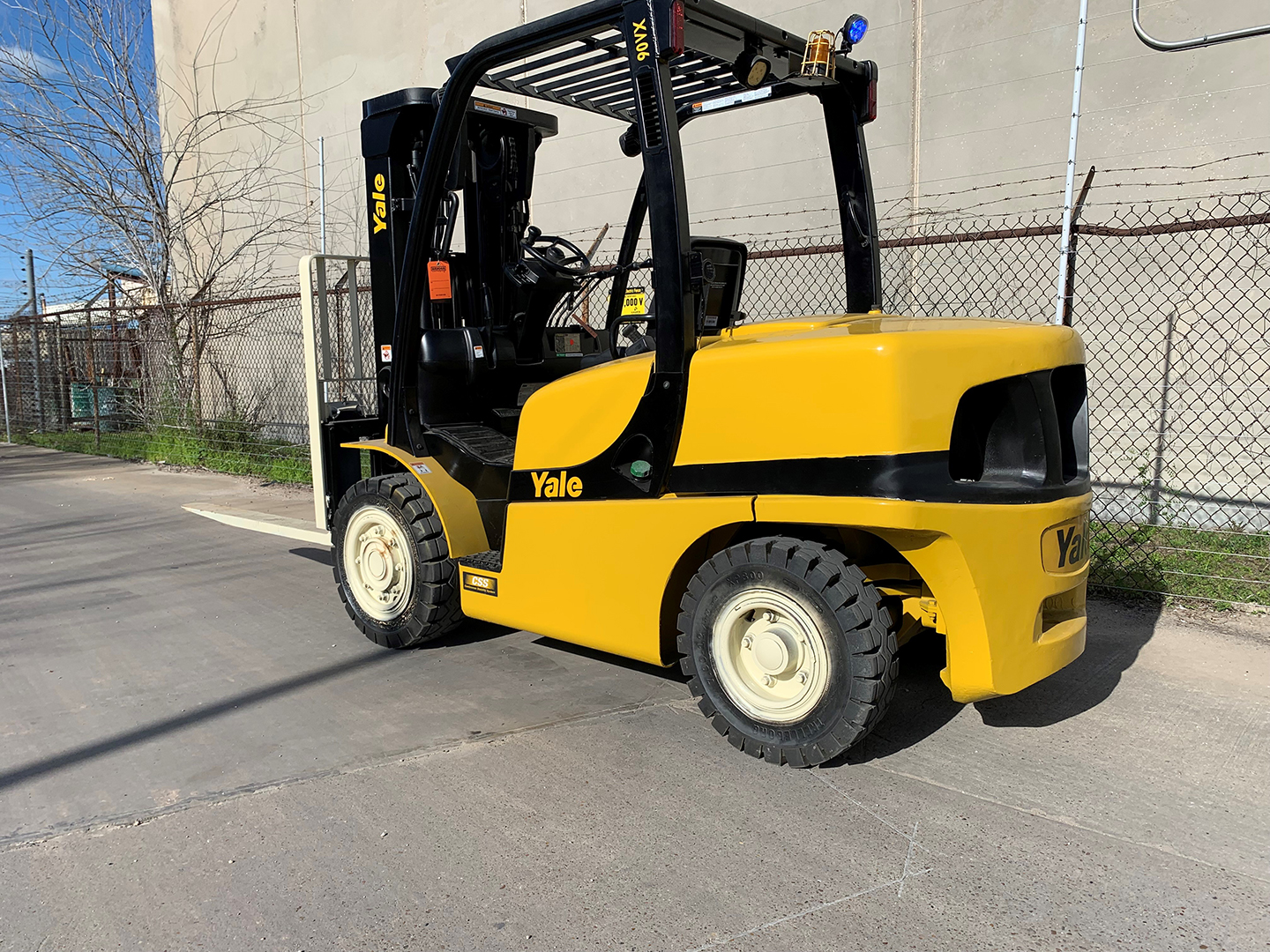 Used 2013 Yale GDP090VXNJSE090 at Briggs Equipment in New Orleans, LA