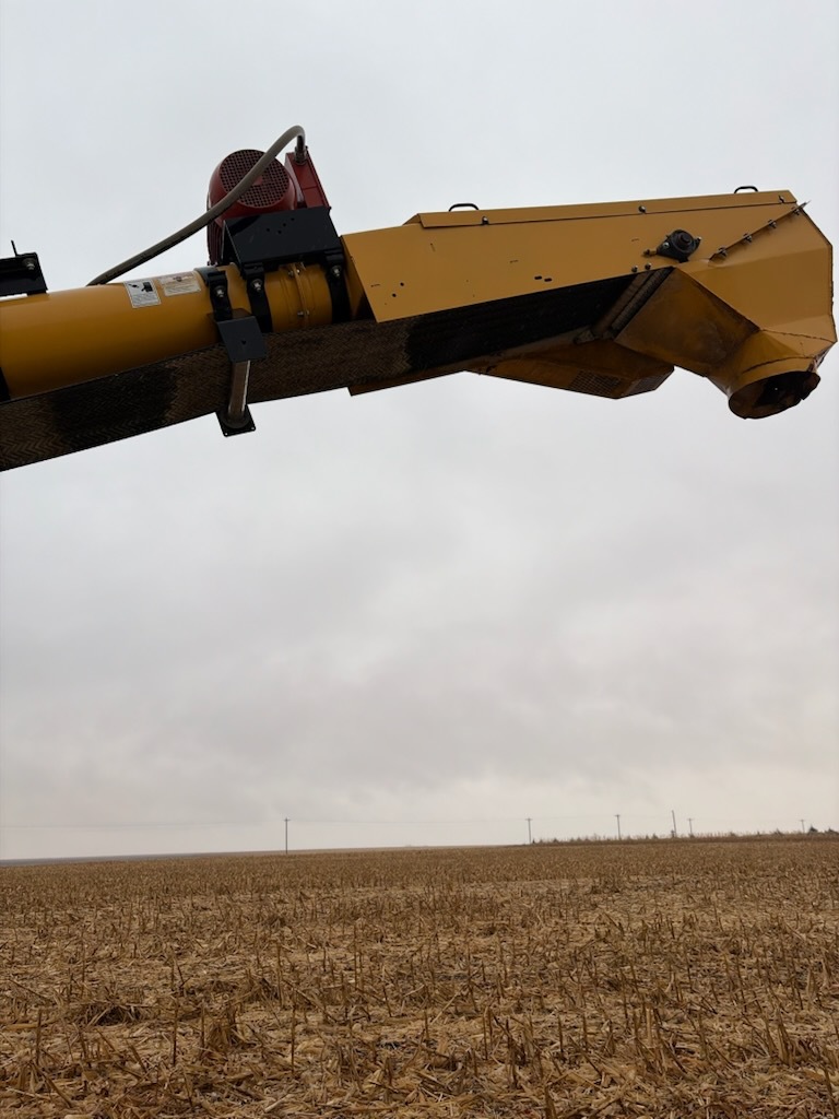  2010 Universal 1535 Field Loader at LandMark in Smith Center, KS