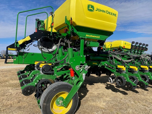  2024 John Deere 1775NT at LandMark in Beatrice, NE