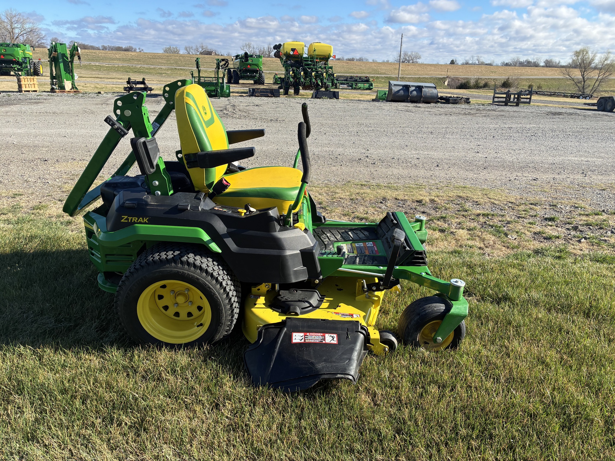 2022 John Deere Z545R at LandMark in Marysville, KS