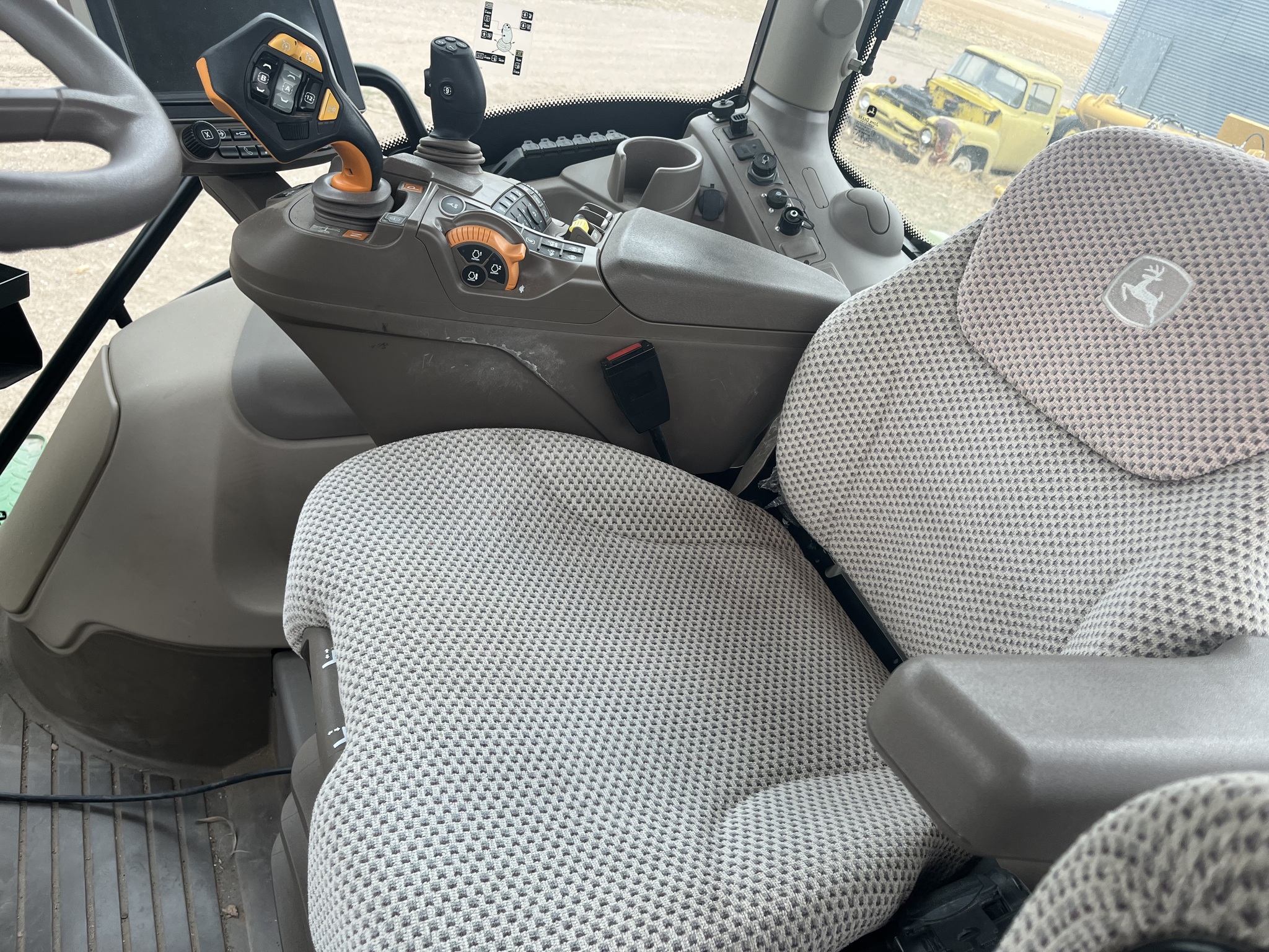  2019 John Deere 6230R at LandMark in Gothenburg, NE