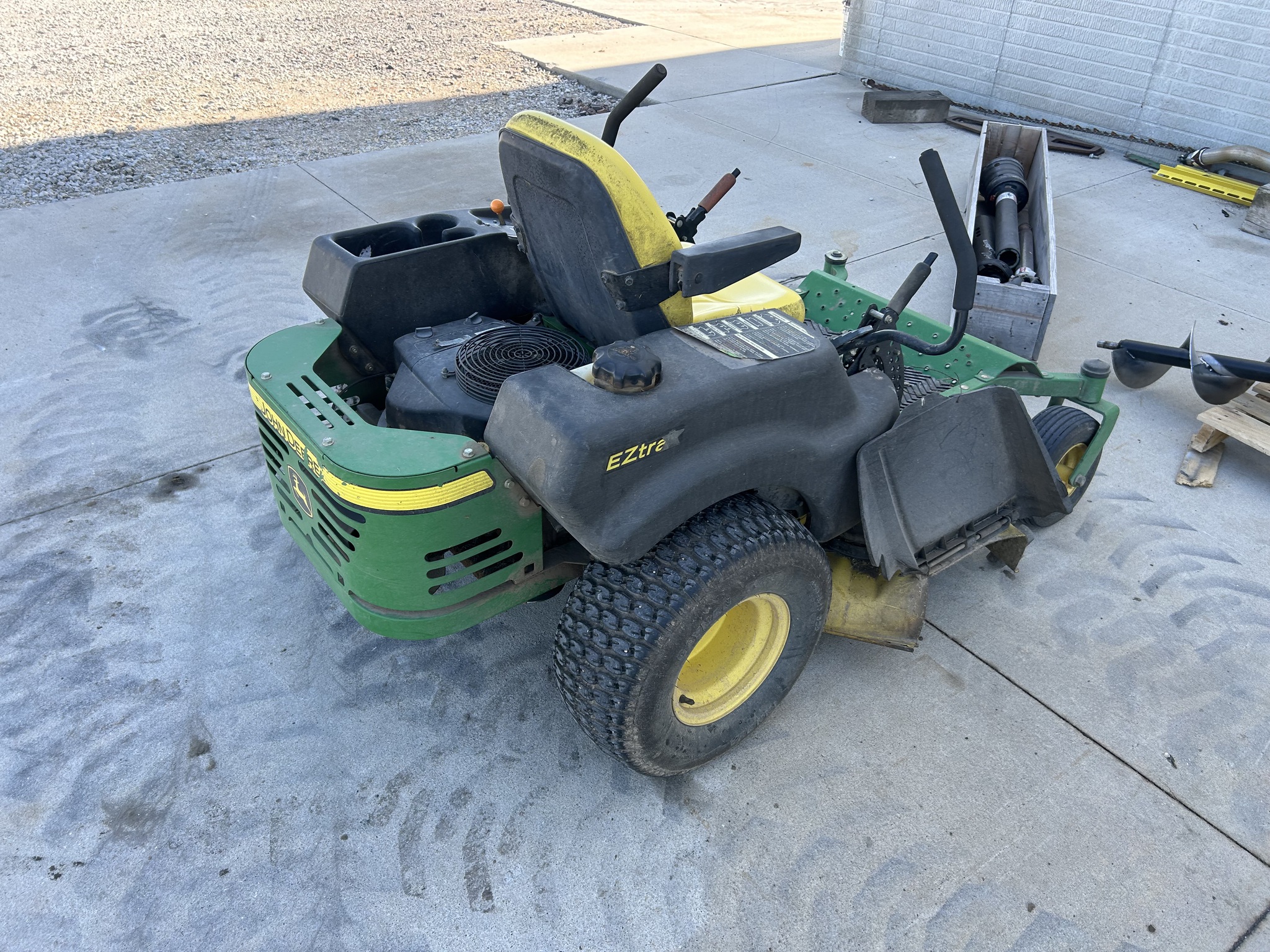  2009 John Deere Z445 at LandMark in Fairfield, NE