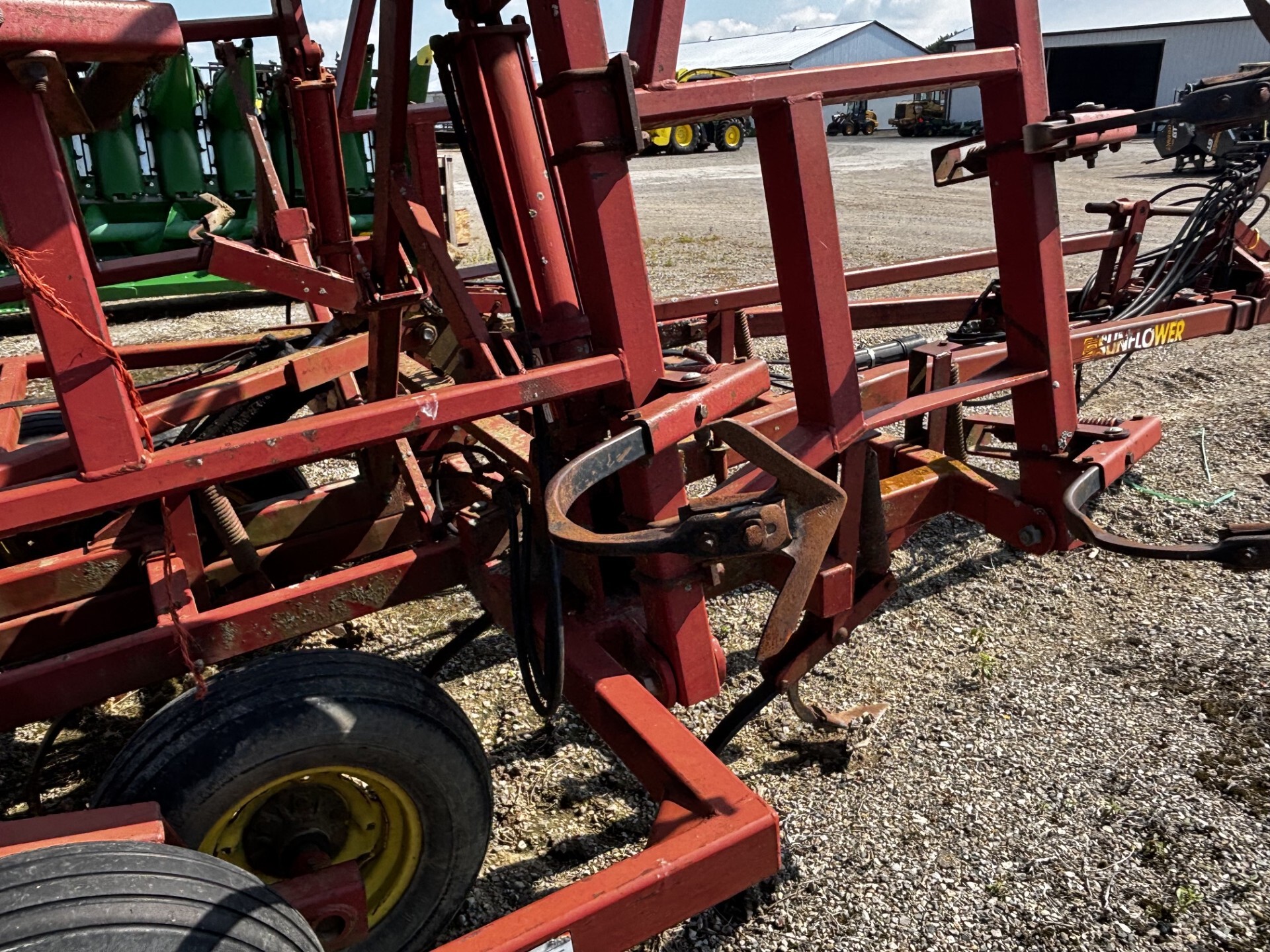 On Lot  Sunflower 5033-30 at Tri County Equipment Sandusky, MI
