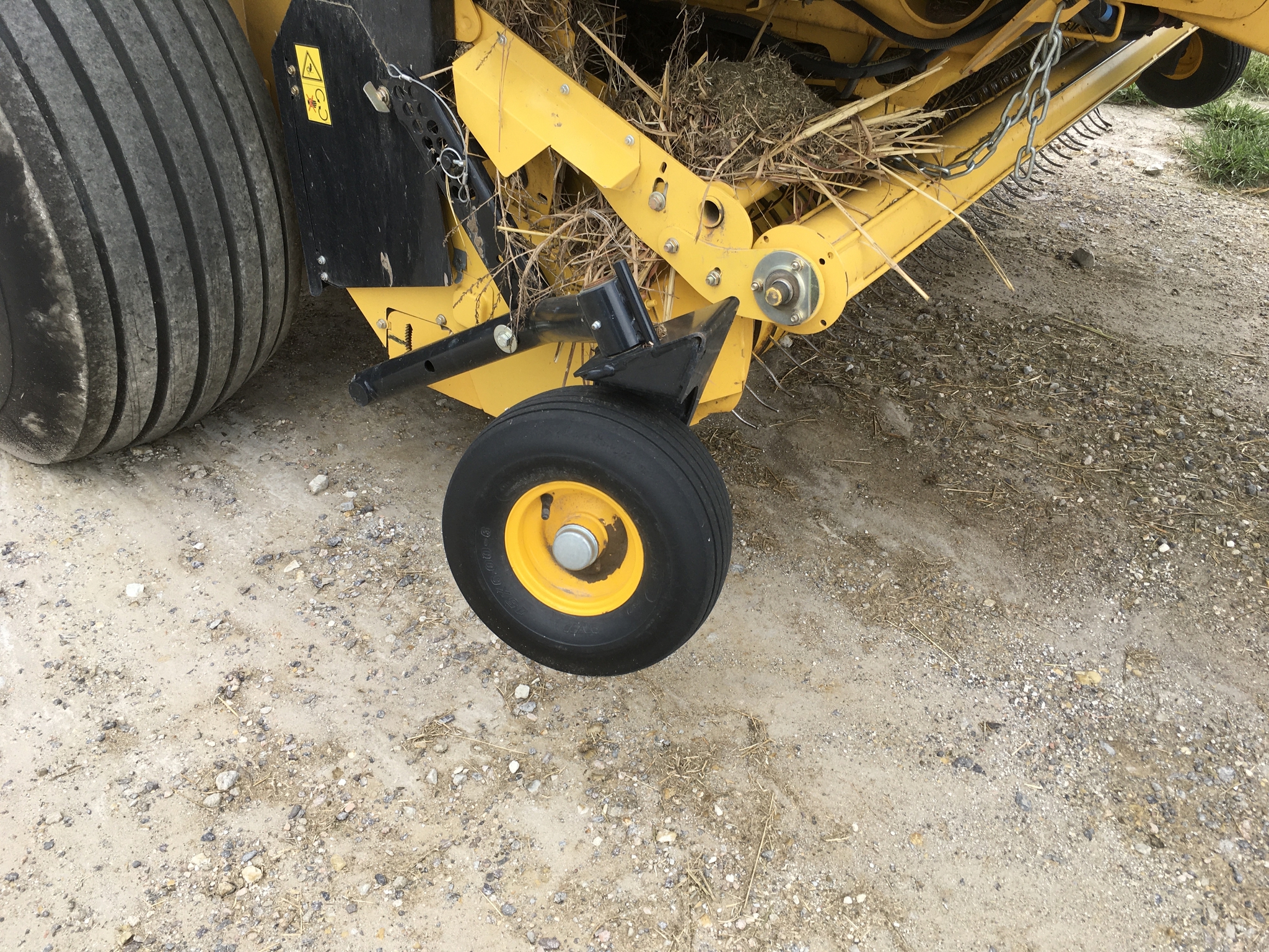  2023 NEW HOLLAND Rollbelt 560 at LandMark in Phillipsburg, KS