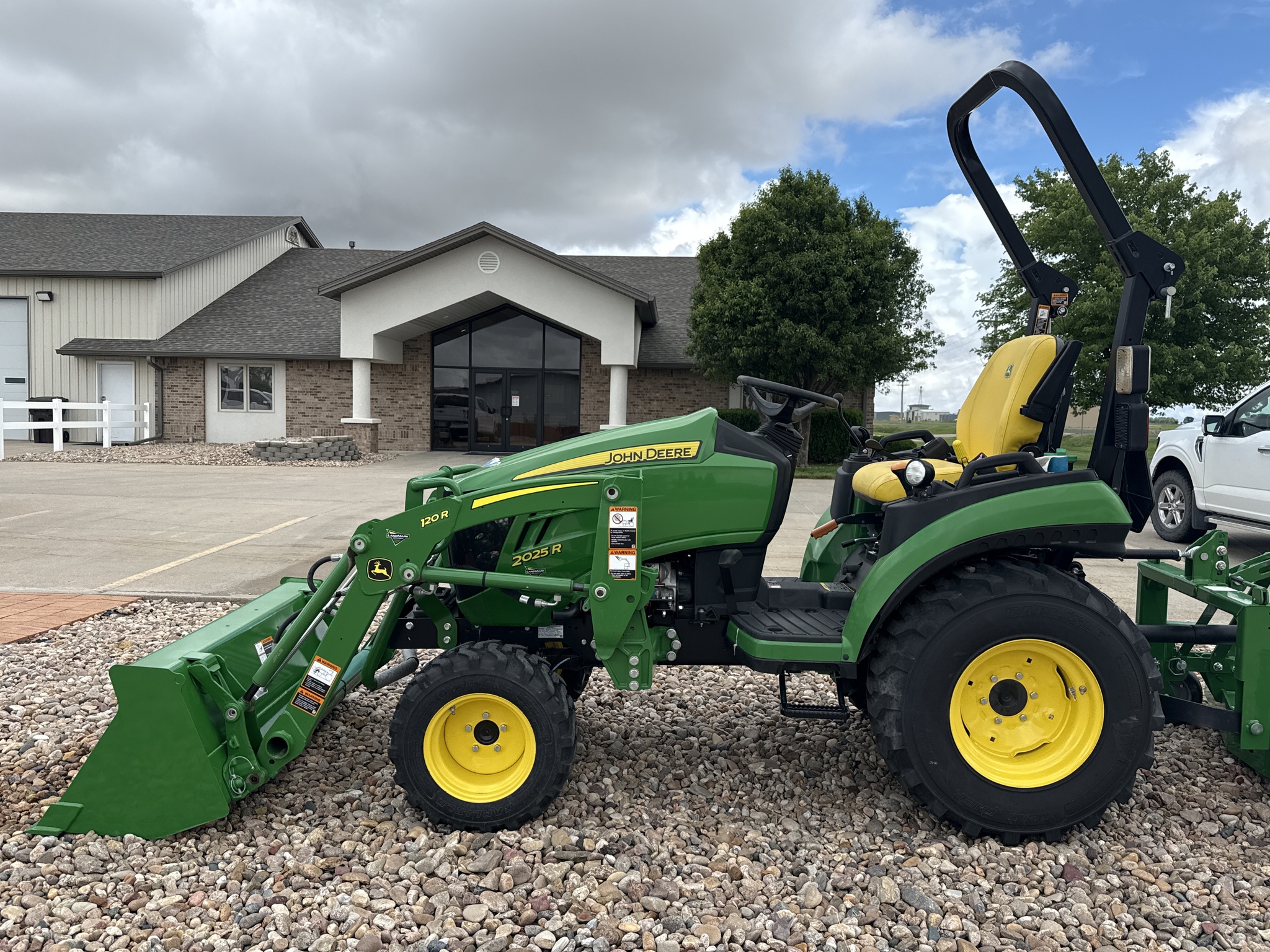   John Deere 2025R at LandMark in Holdrege, NE
