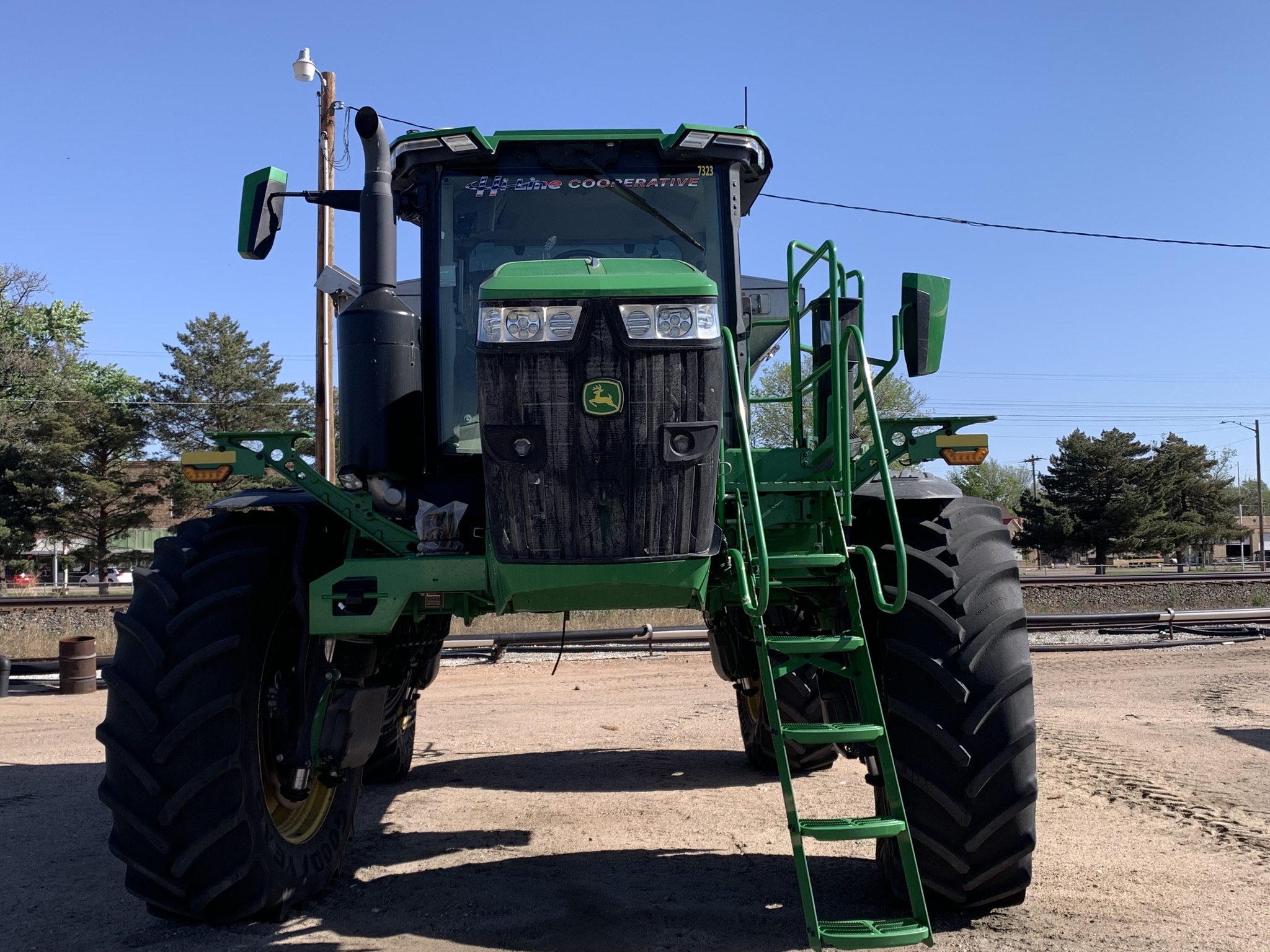  2023 John Deere 600R at LandMark in Gothenburg, NE
