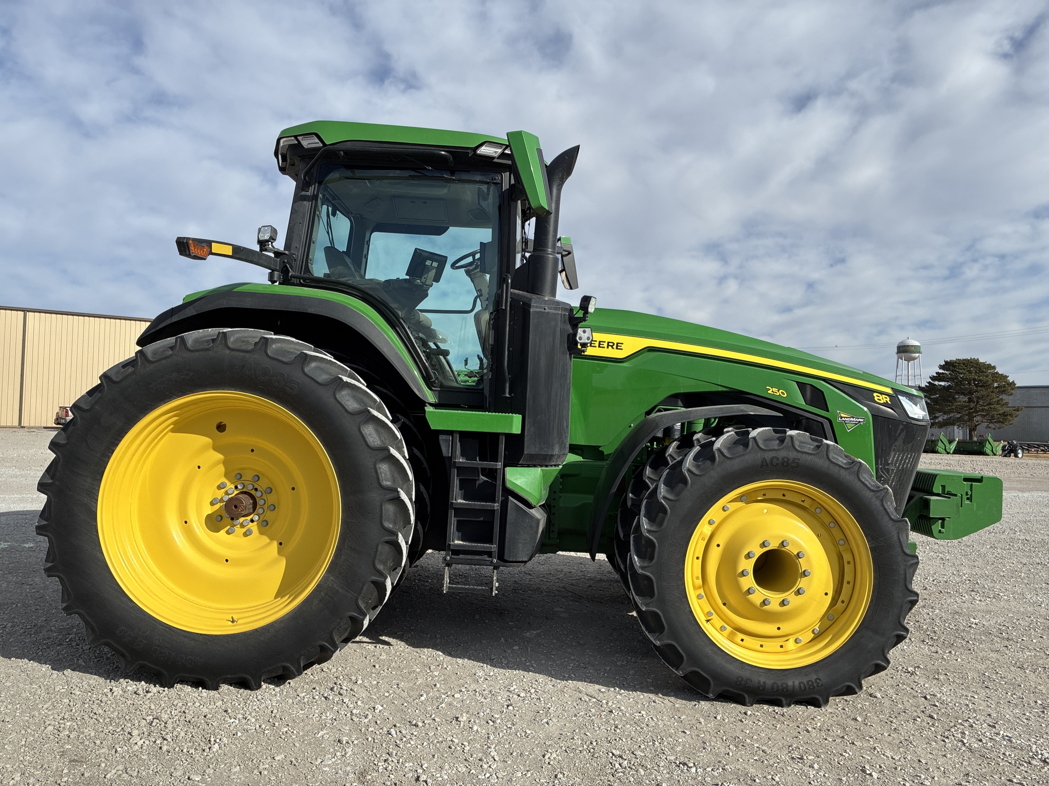  2024 John Deere 8R 250 at LandMark in Kearney, NE