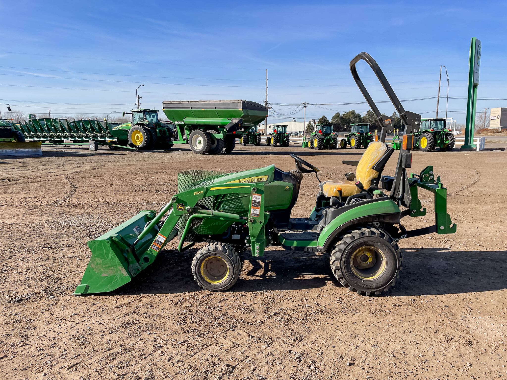  2022 John Deere 1025R at LandMark in Gothenburg, NE