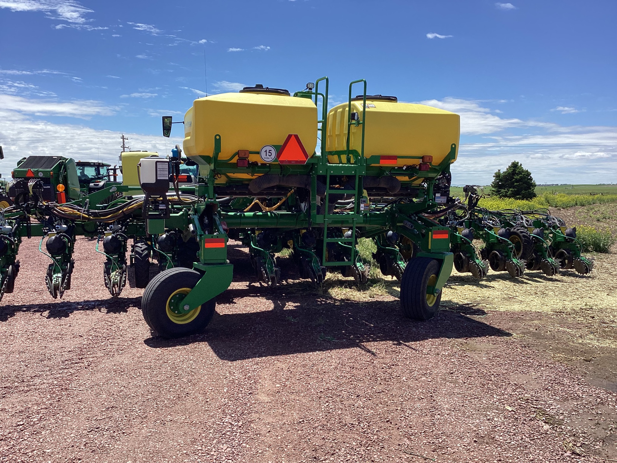  2022 John Deere 1725 CCS at LandMark in Minden, NE
