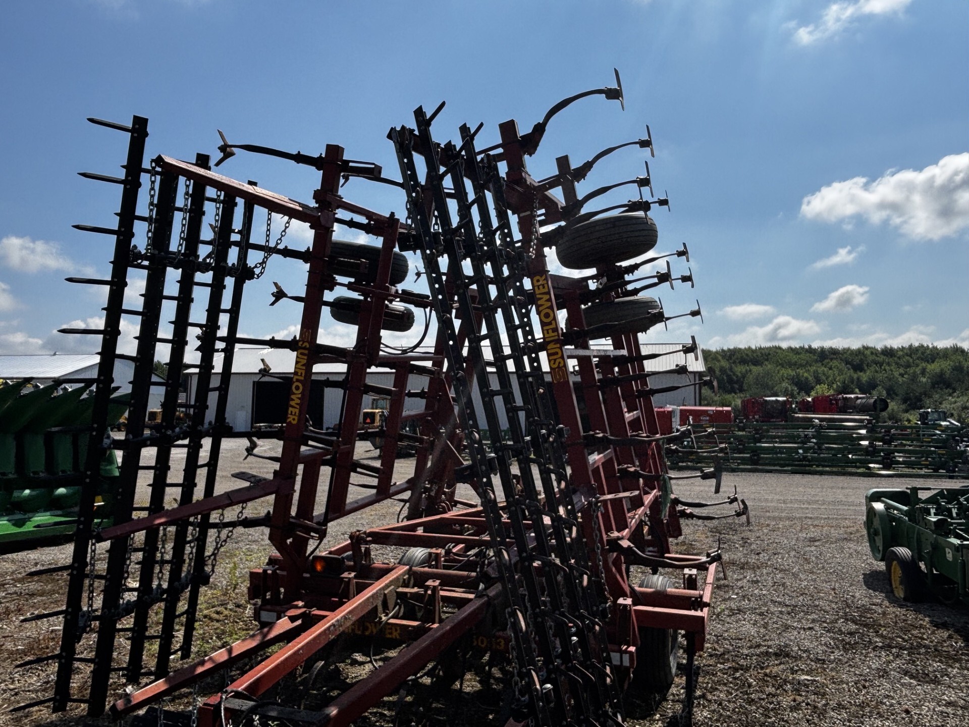 On Lot  Sunflower 5033-30 at Tri County Equipment Sandusky, MI