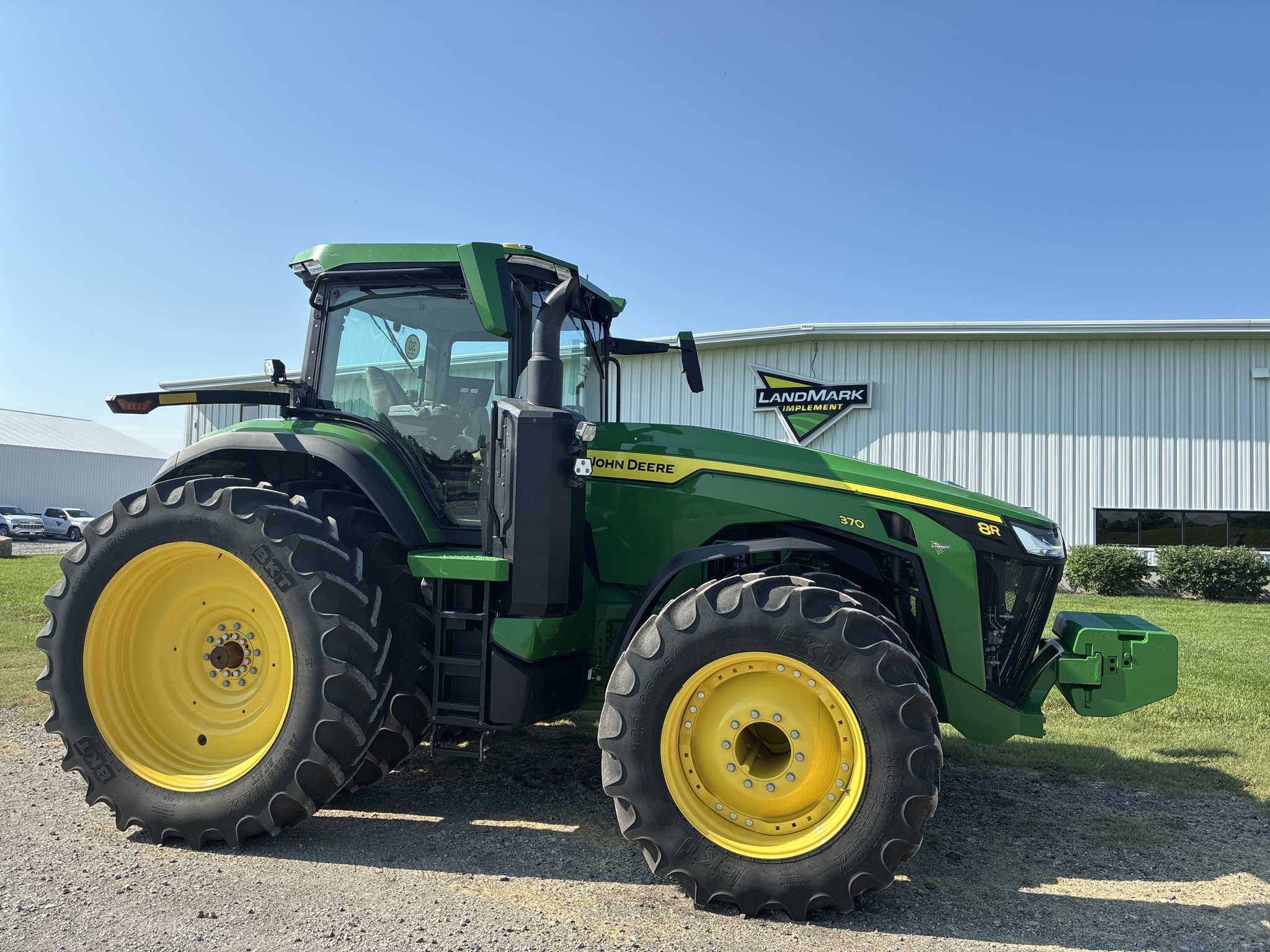  2024 John Deere 8R 370 at LandMark in Marysville, KS