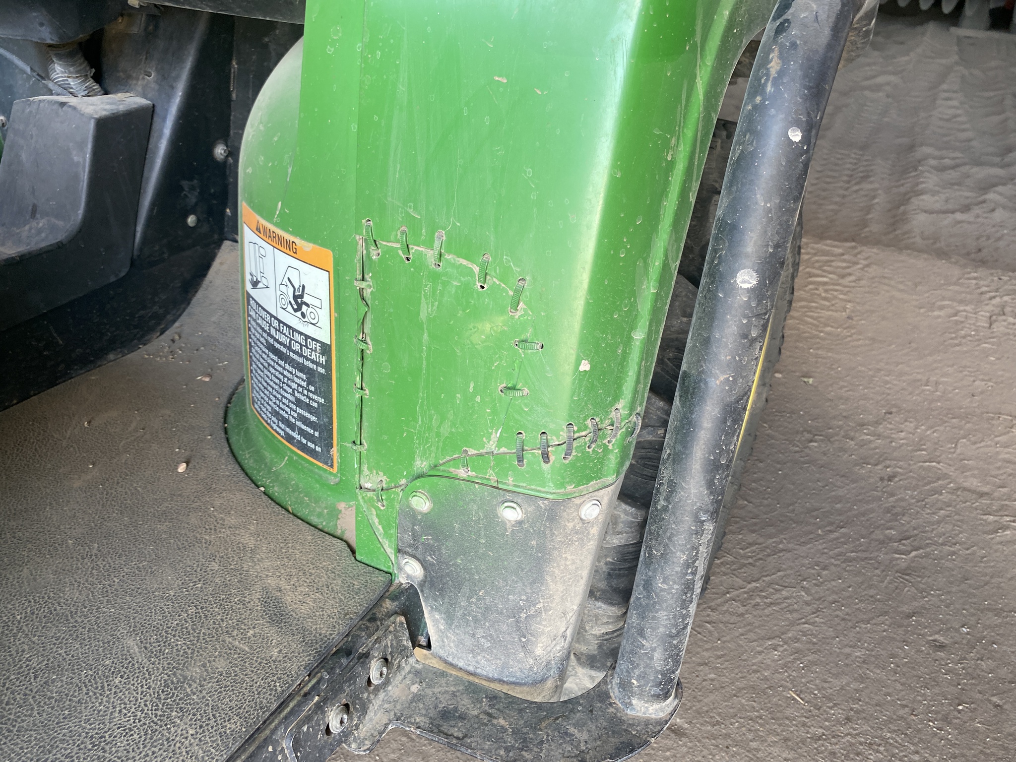  2011 John Deere XUV 825I GREEN at LandMark in Fairfield, NE