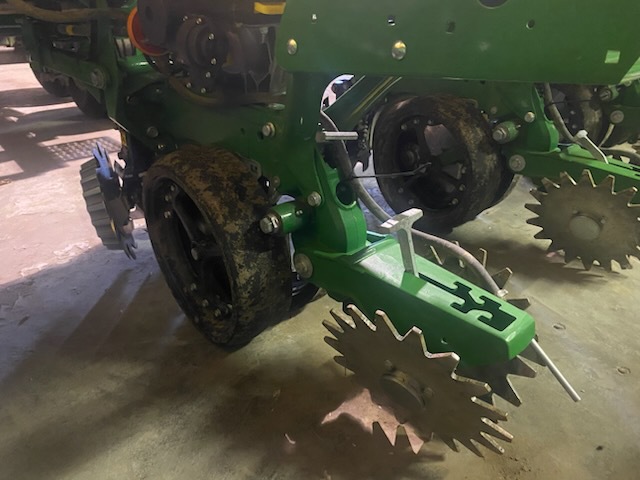  2025 John Deere 1725 at LandMark in Hastings, NE