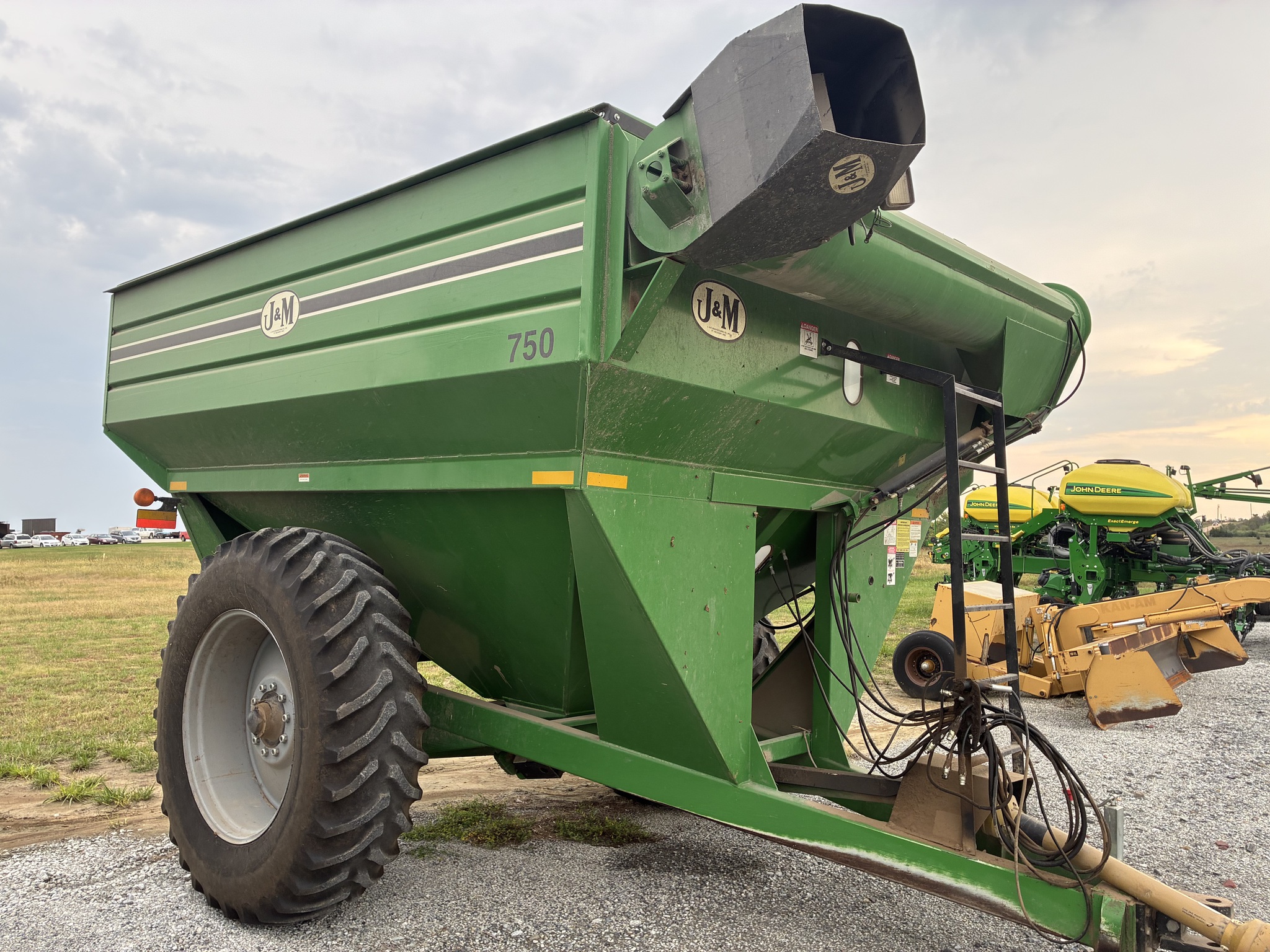   J&m 750-18 at LandMark in Hebron, NE