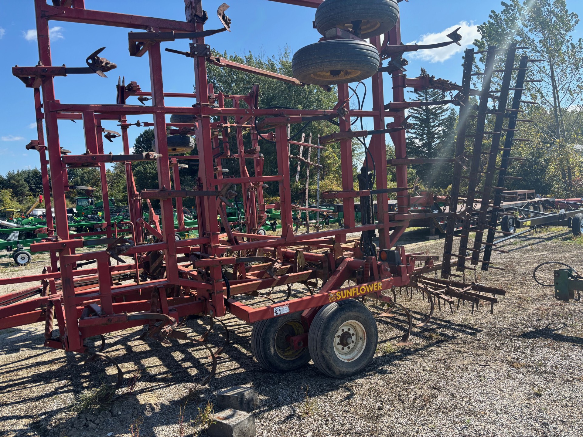 On Lot  Sunflower 5054 at Tri County Equipment Sandusky, MI