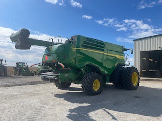  2023 John Deere X9 1100 at LandMark in Fairfield, NE