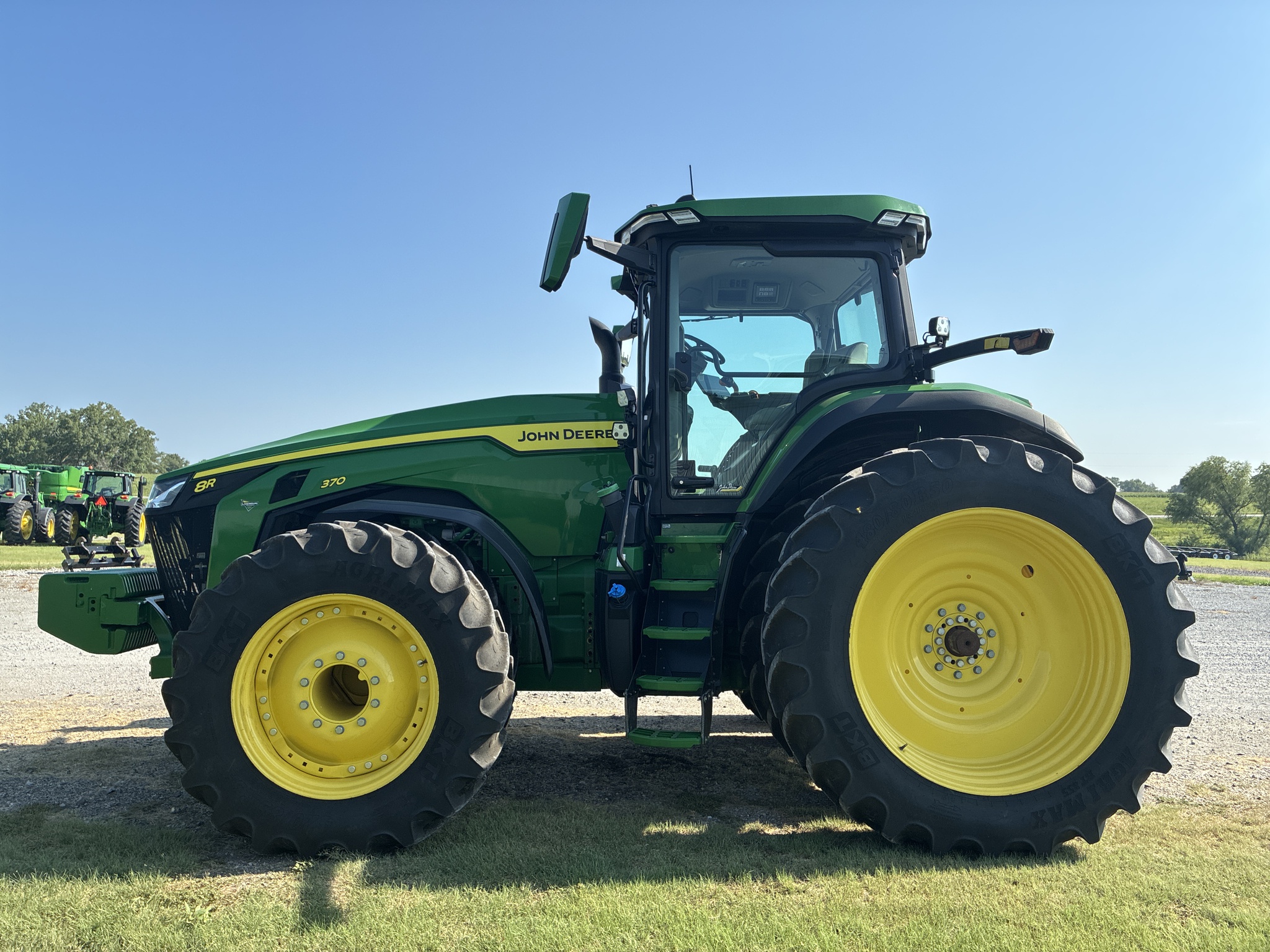  2024 John Deere 8R 370 at LandMark in Marysville, KS