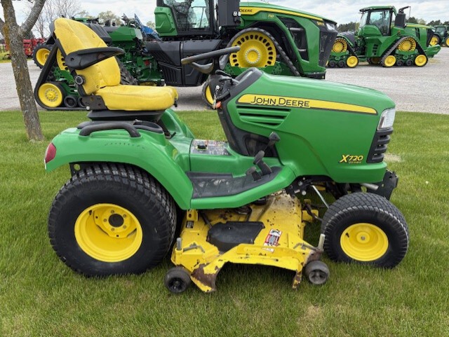 On Lot 2009 John Deere X720 at Tri County Equipment Caro, MI