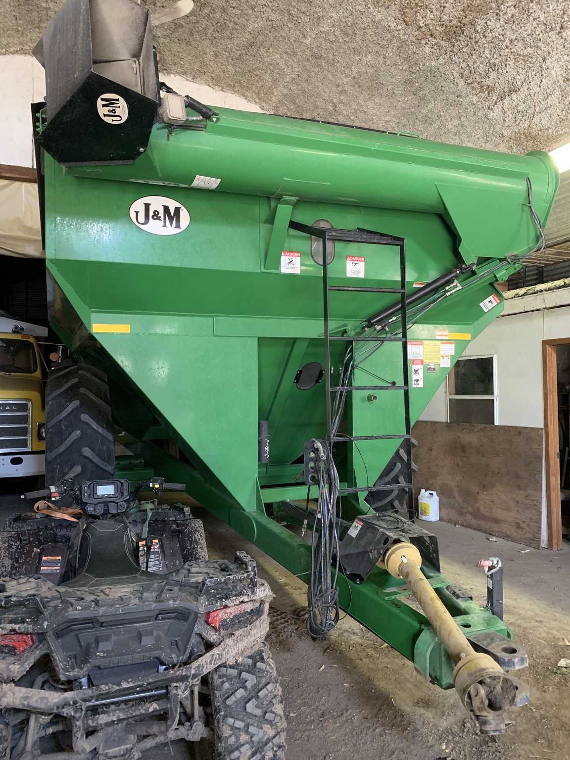  2012 J&m 750-18 at LandMark in Fairfield, NE