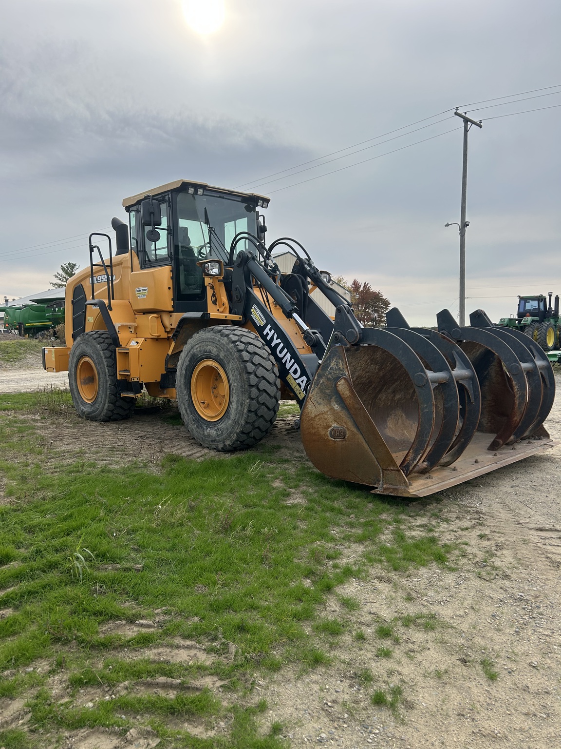 On Lot 2021 Hyundai HL955TM at Tri County Equipment Marlette, MI