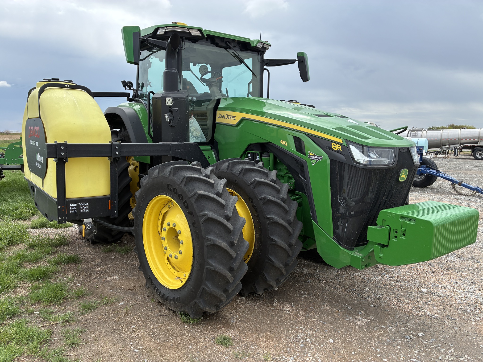  2025 John Deere 8R 410 at LandMark in Hebron, NE