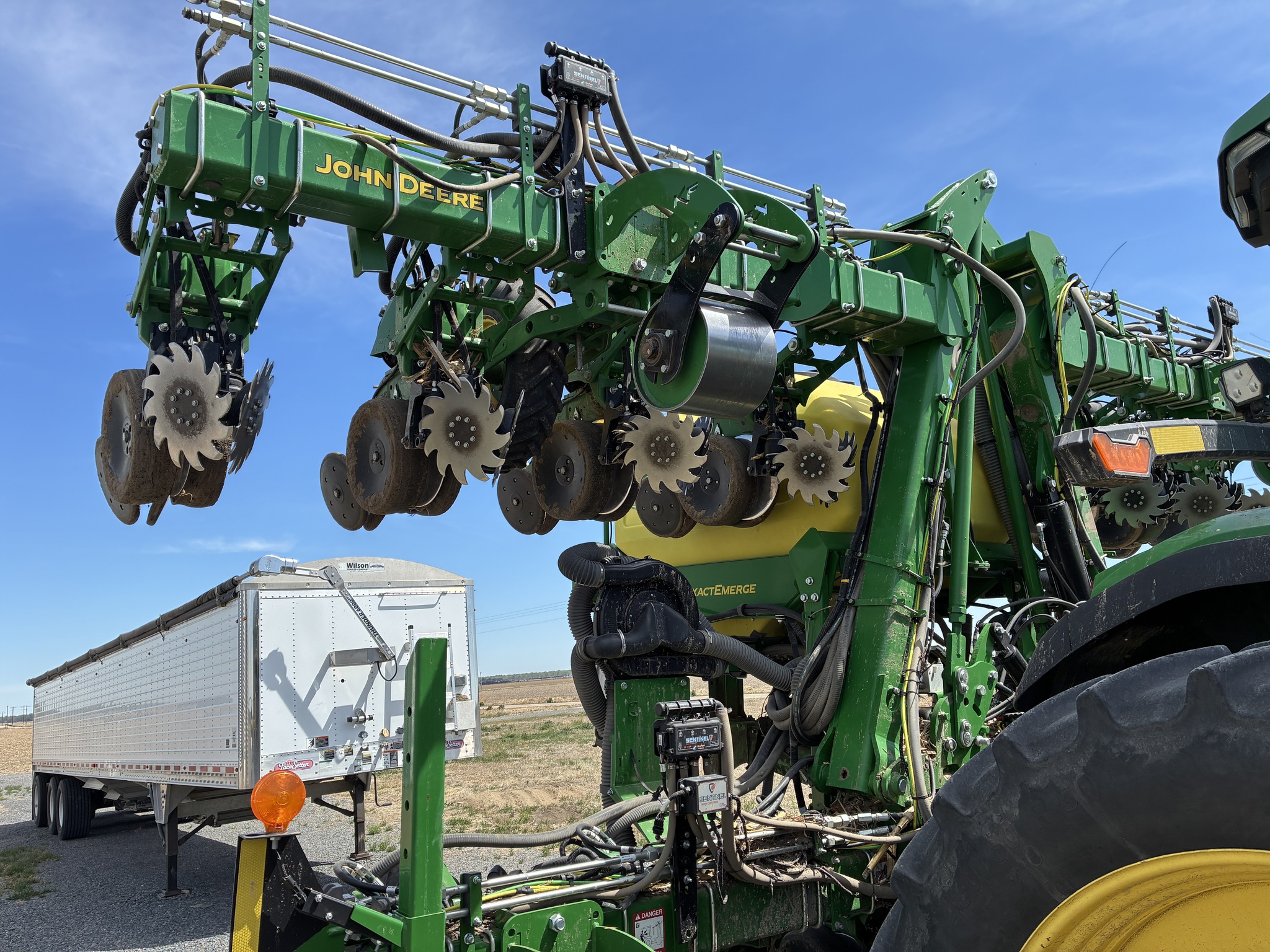  2024 John Deere 1725 at LandMark in Gothenburg, NE