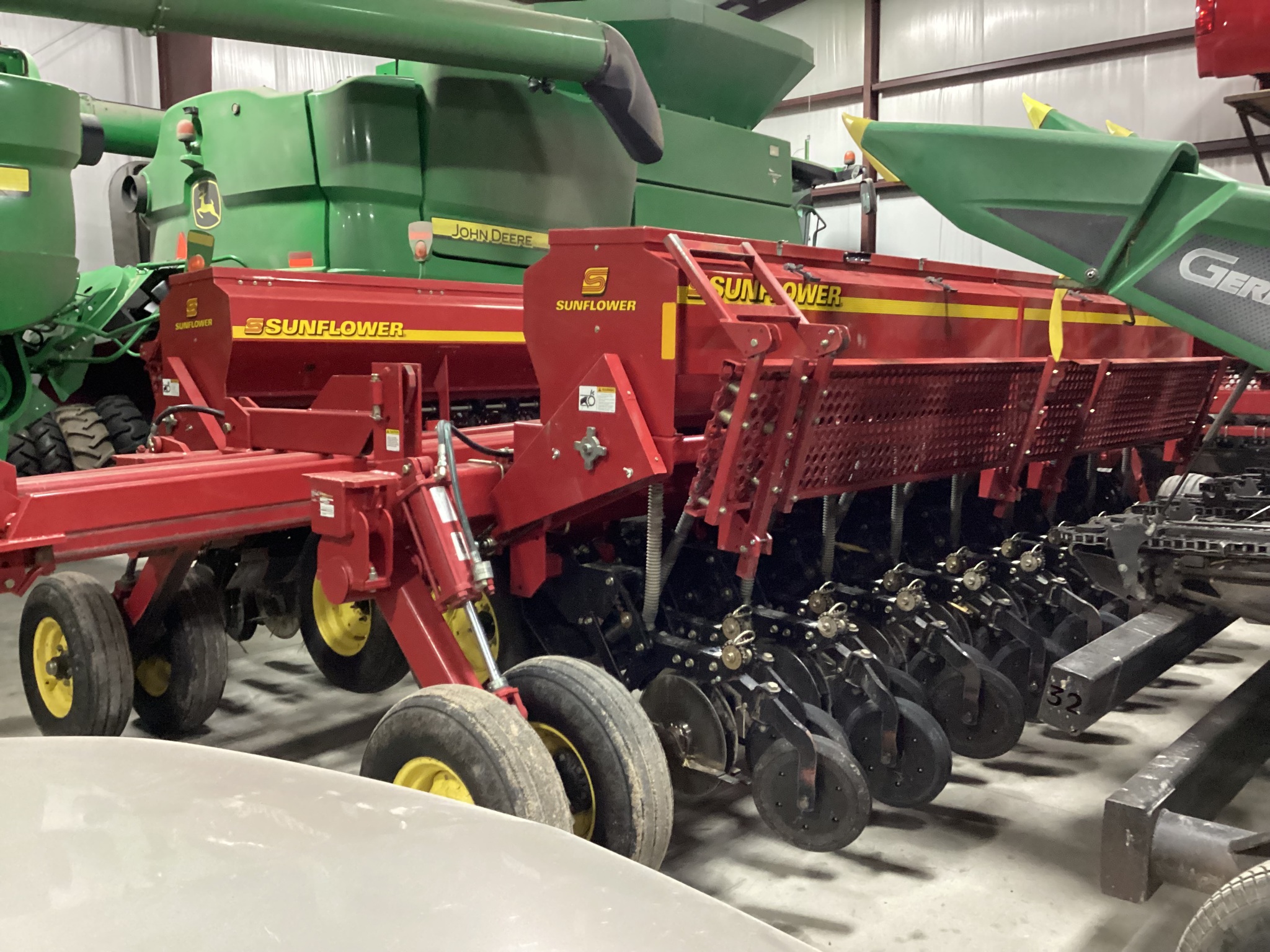  2008 Sunflower 9433-40 at LandMark in Minden, NE