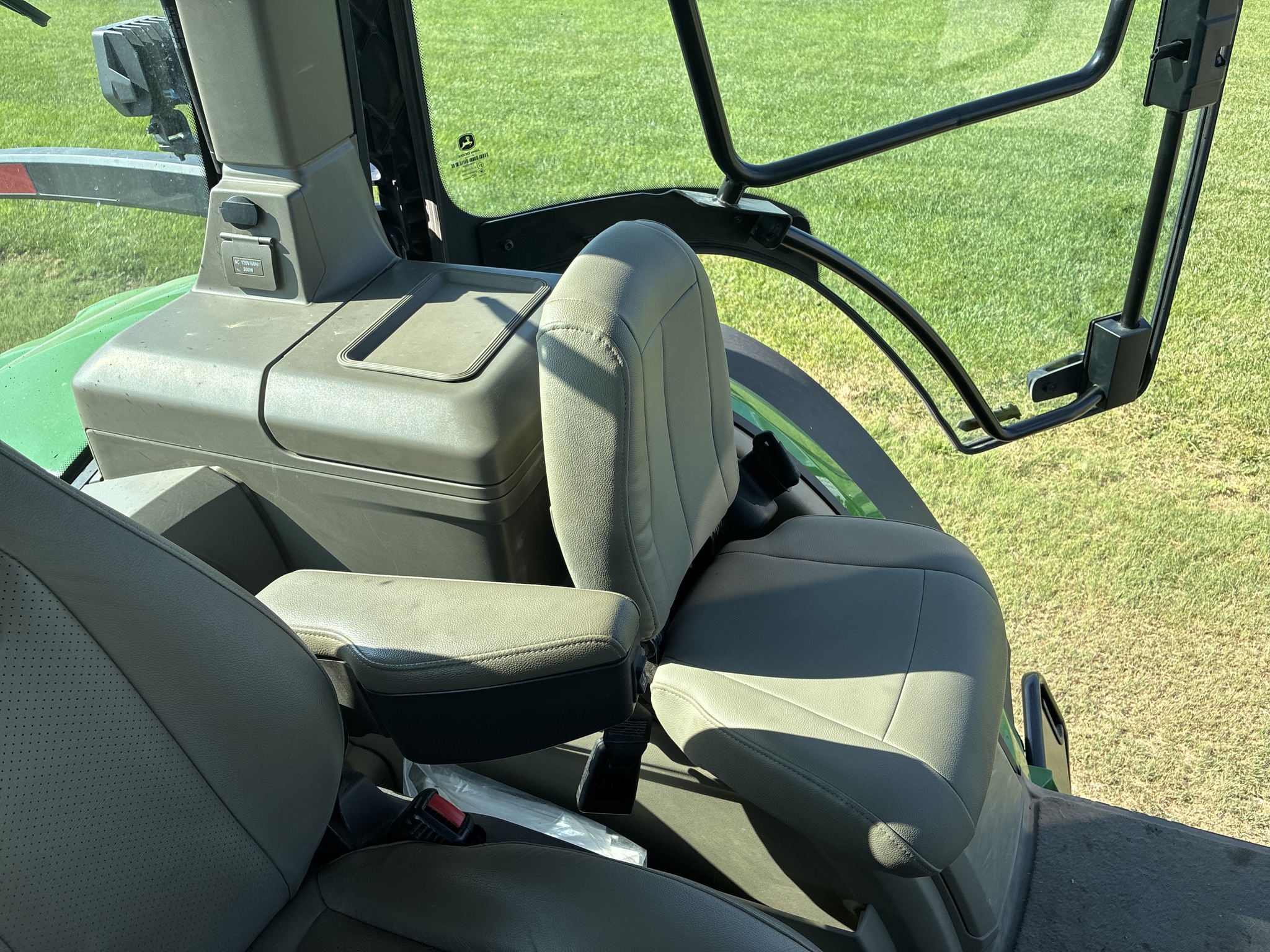  2024 John Deere 8R 370 at LandMark in Marysville, KS