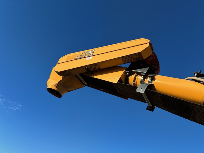  2010 Universal 1535 Field Loader at LandMark in Smith Center, KS