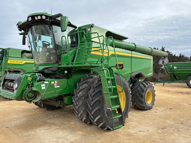  2025 John Deere S7 800 at LandMark in Smith Center, KS