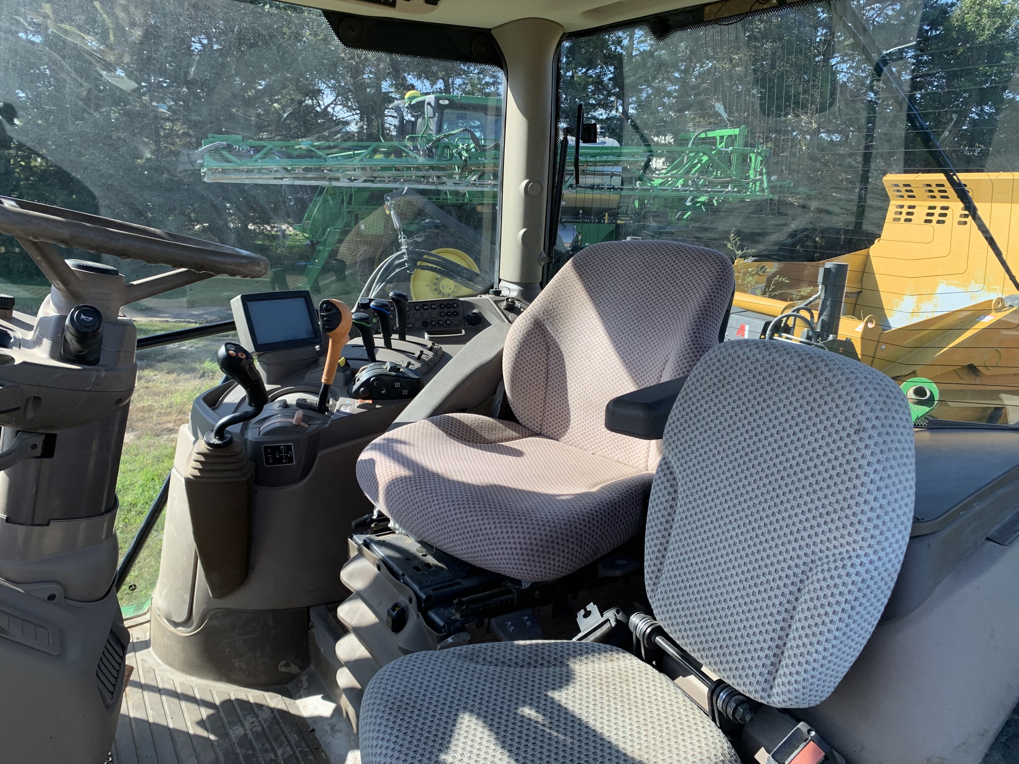  2013 John Deere 6105R at LandMark in Lexington, NE