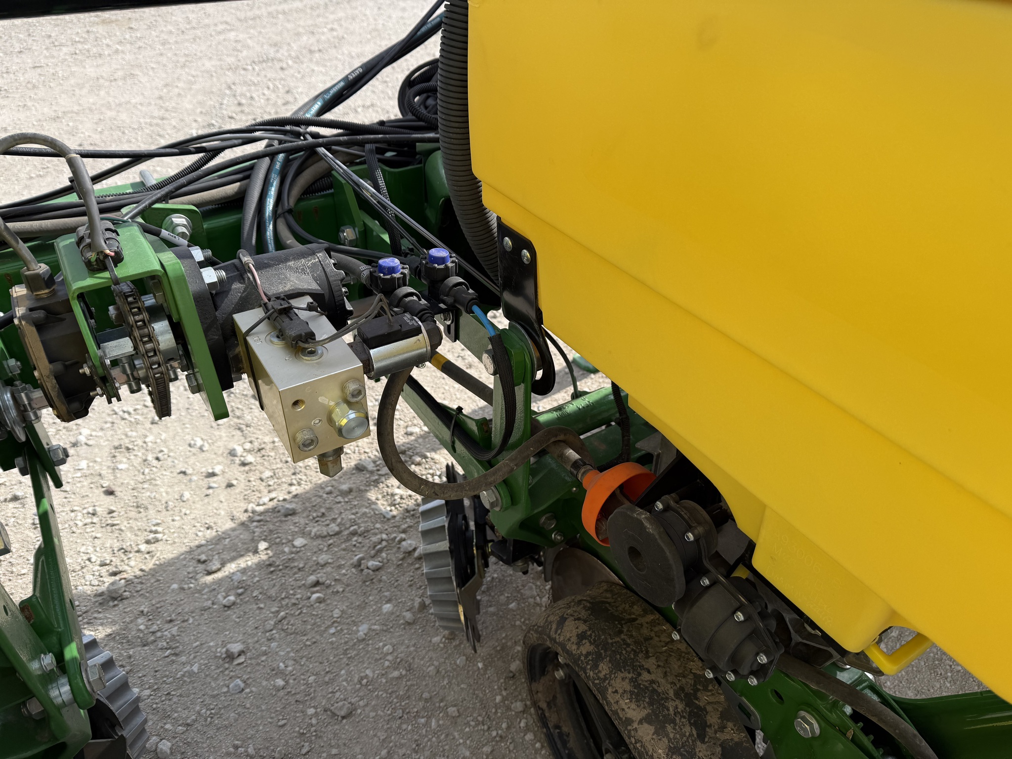  2025 John Deere 1725 at LandMark in Hastings, NE