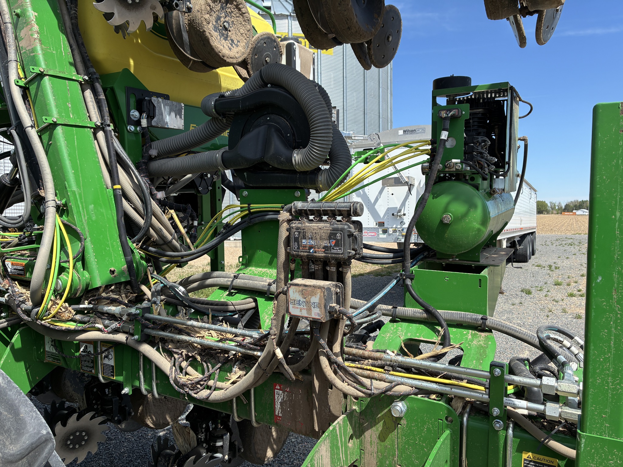 2024 John Deere 1725 at LandMark in Gothenburg, NE