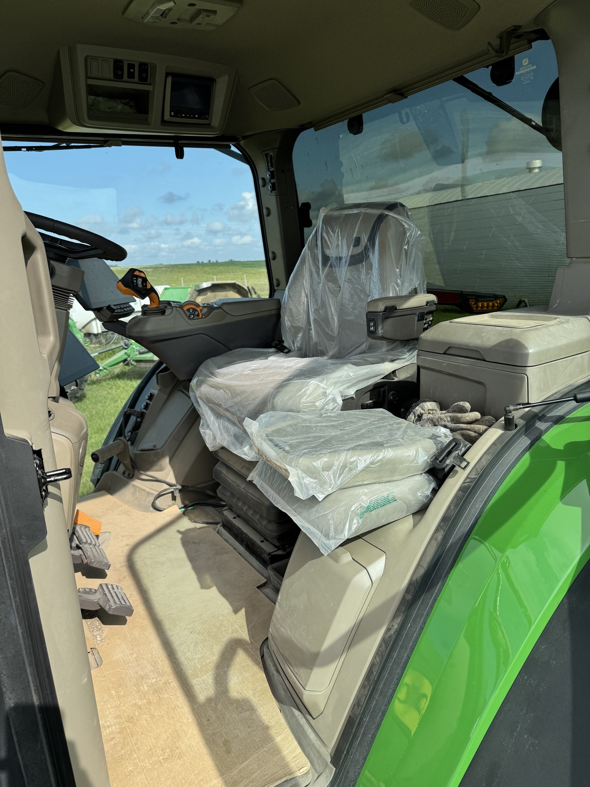  2024 John Deere 8R 370 at LandMark in Hebron, NE