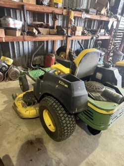  2012 John Deere Z445 at LandMark in Gothenburg, NE