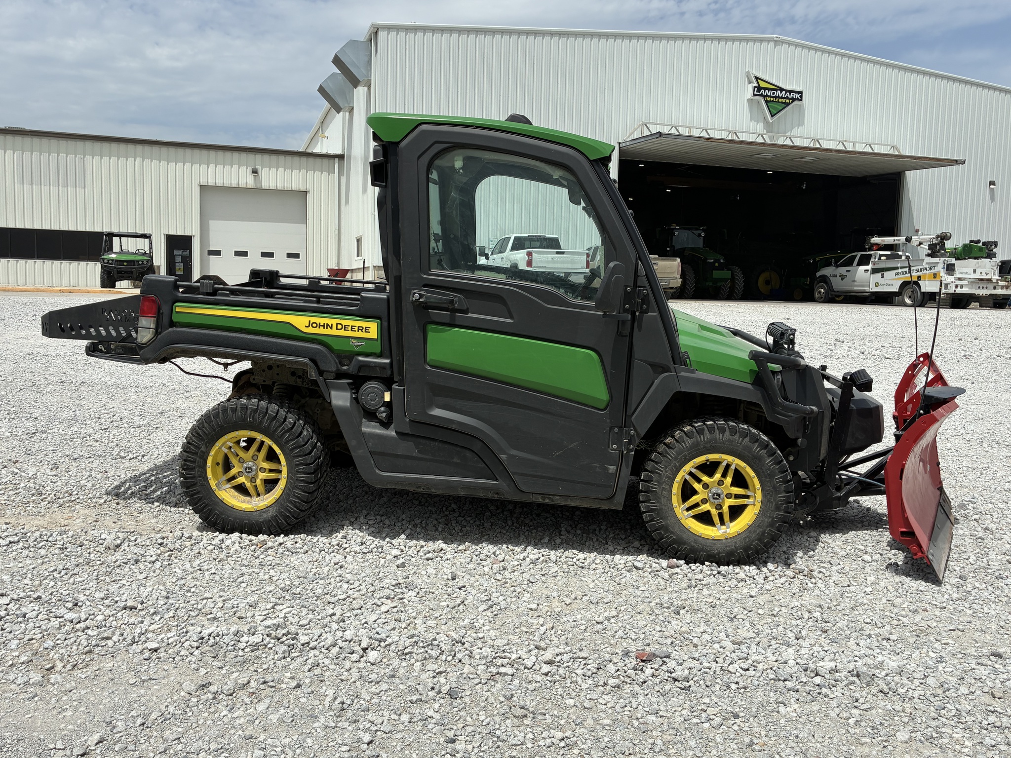  2023 John Deere XUV 835R at LandMark in Beatrice, NE