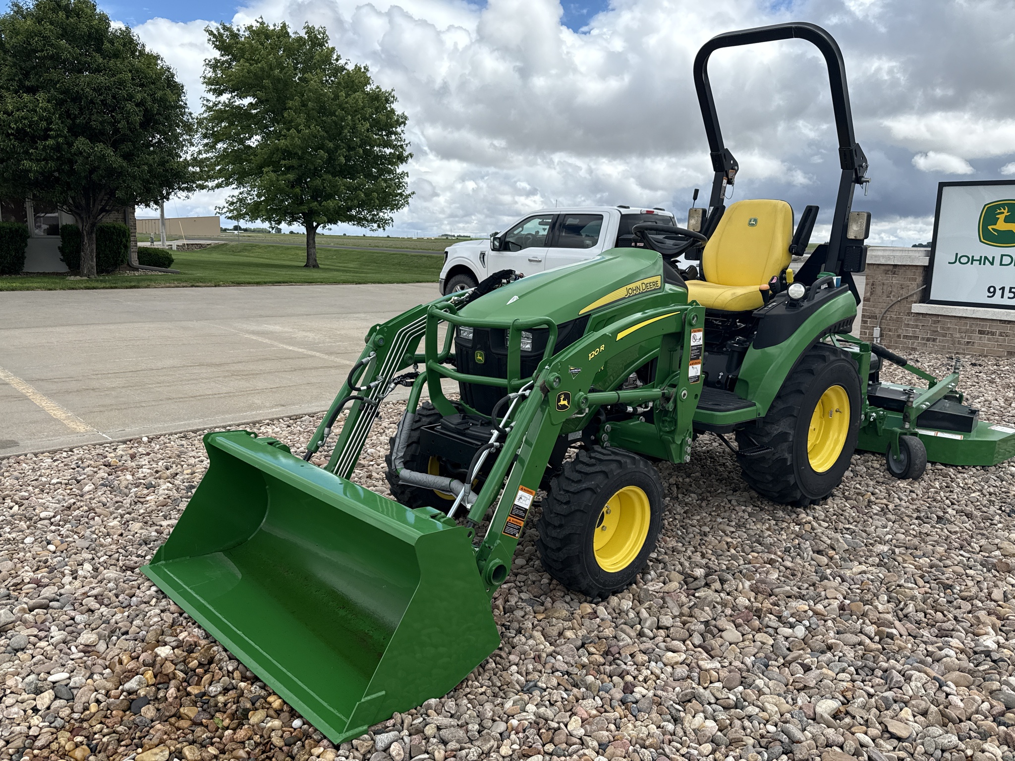  John Deere 2025R at LandMark in Holdrege, NE