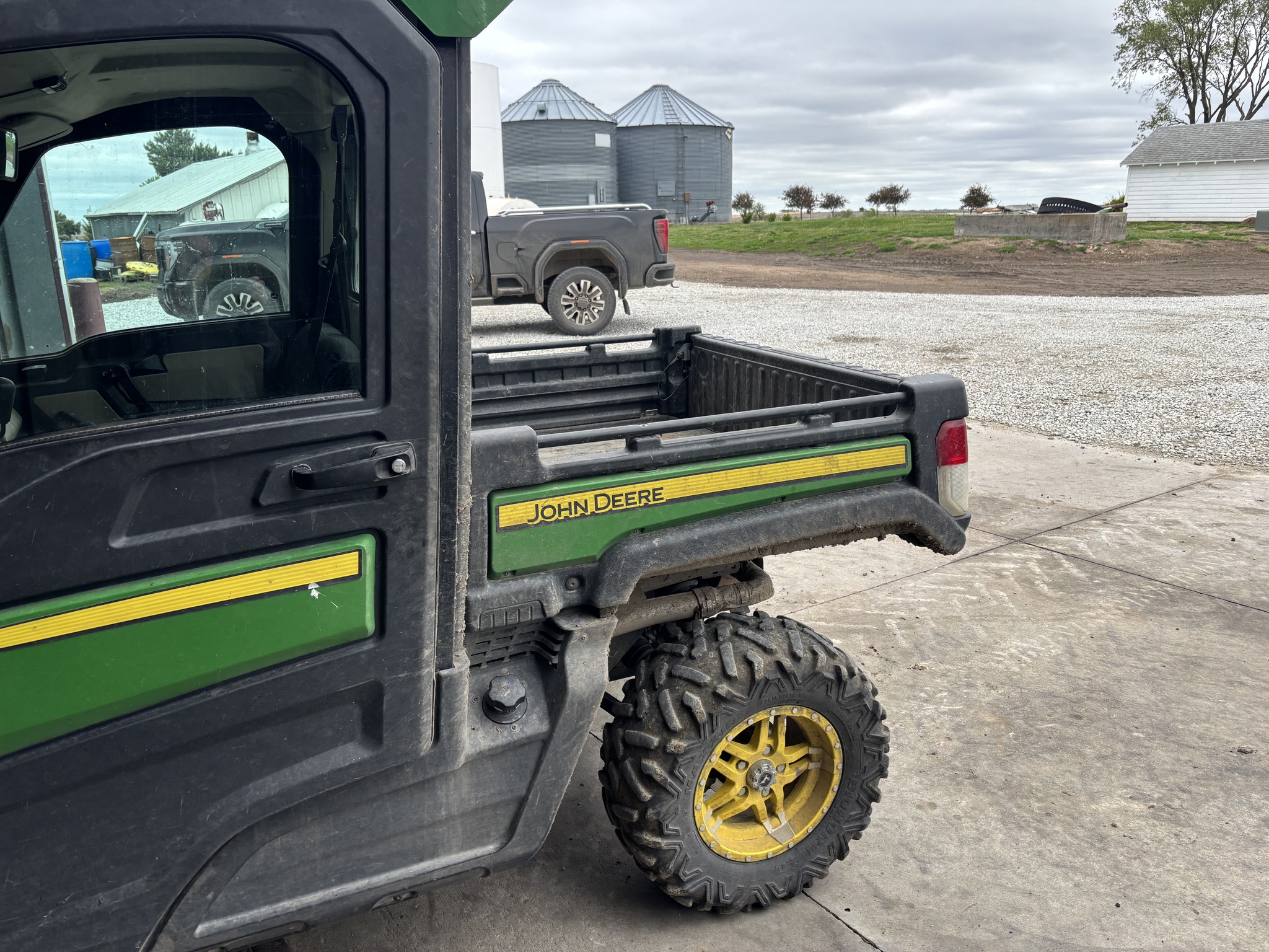  2019 John Deere XUV 835R at LandMark in Beatrice, NE