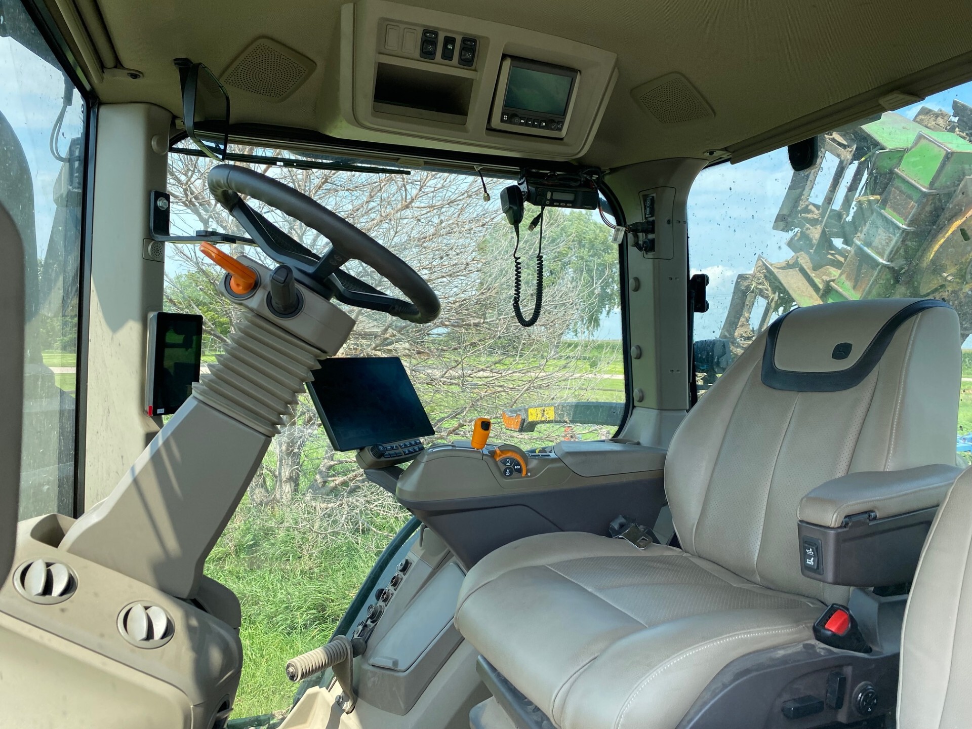  2024 John Deere 8R 250 at LandMark in Kearney, NE