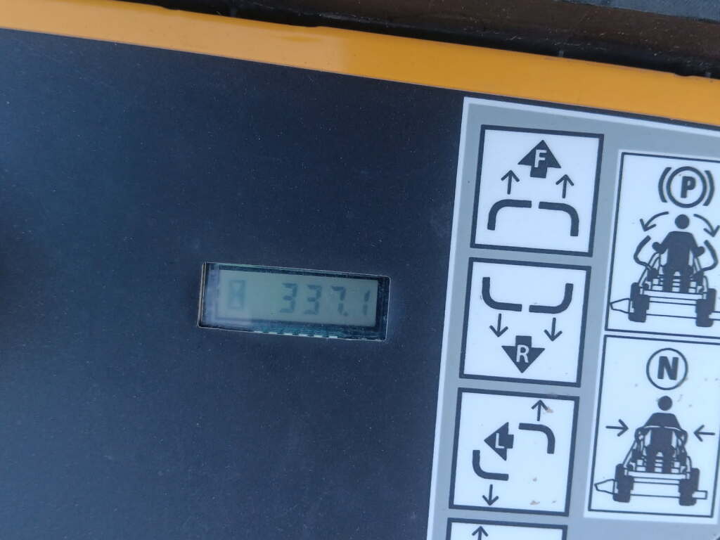 Used  Cub Cadet ZT1 54 at Tri County Equipment Auburn Hills, MI