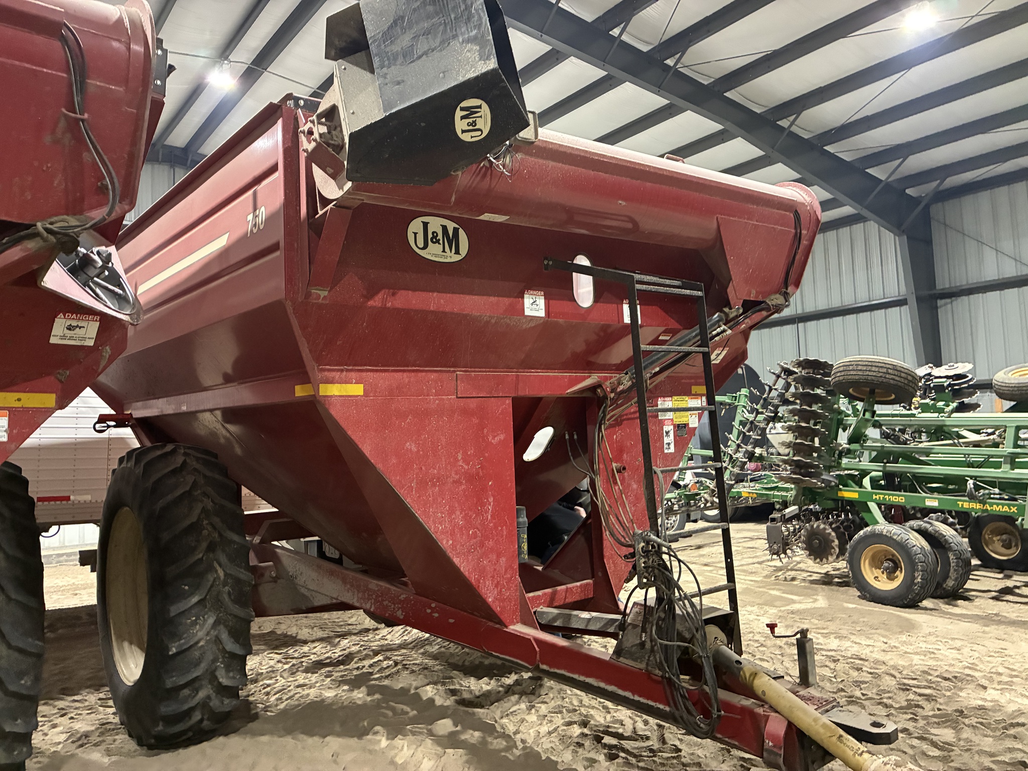  2010 J&m 750-18 at LandMark in Holdrege, NE